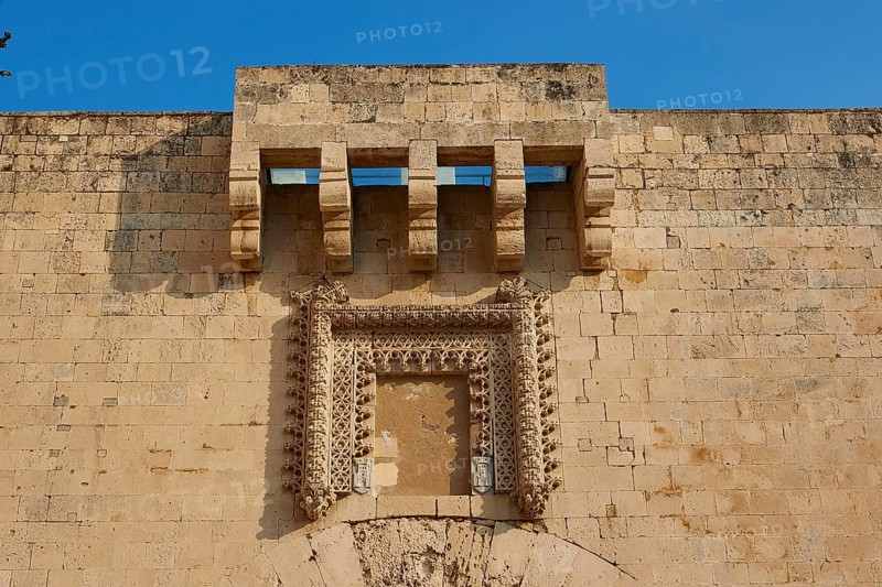 Detailed view of an old wall with architectural decorations under a blue sky, Ortigia Island, Isola di Ortigia, Historic Centre, Syracuse, Sicily, Italy, Europe
