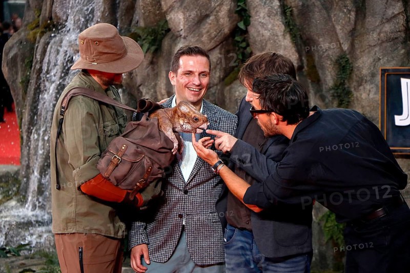 Dolores, the dragon baby, guest, director Gareth Edwards and Jonathan Bailey at the German premiere of Jurassic World at the Zoo Palast in Berlin on 18 June 2025