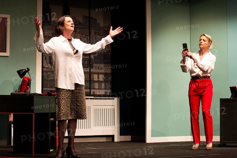 Julia Grimpe - Claudia, Katrin Schwingel - Dorothee, murder colleagues, photo rehearsal on 16/06/2025 at the Berliner Kriminal Theater, Berlin, premiere: 06/07/2025 at The Lakeside, Strausberg