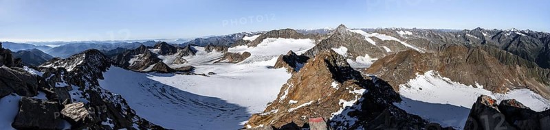 Mountain panorama at Wilder Freiger summit, picturesque high mountain landscape with snow, view of Übeltalferner glacier and rocky mountain peaks Königshofspitz and Sonklarspitze, Wilder Pfaff and Ruderhofspitze, Stubai Alps, South Tyrol, Italy, Europe