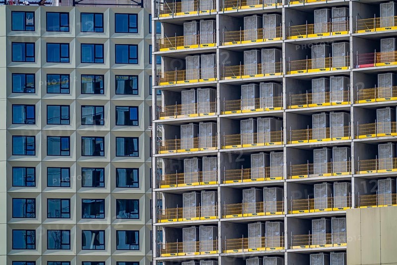 Construction of over 920 student flats at Cambridgelaan in the Science Park, University of Utrecht, High Five building, modular construction, all components, including the interior fittings with wet room, are prefabricated and assembled just in time on site, 20% cost savings and 50% shorter construction time, Netherlands