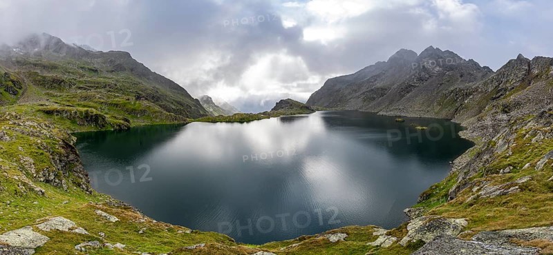 Mountain landscape with mountain lake Wangenitzsee, Wiener Höhenweg, Schober group, Hohe Tauern National Park, Carinthia, Austria, Europe