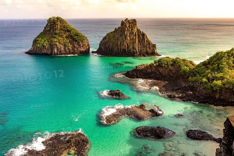 Fernando de Noronha, Brasil. Turquoise water around the Two Brothers rocks, UNESCO World Heritage Site, Brazil, South America