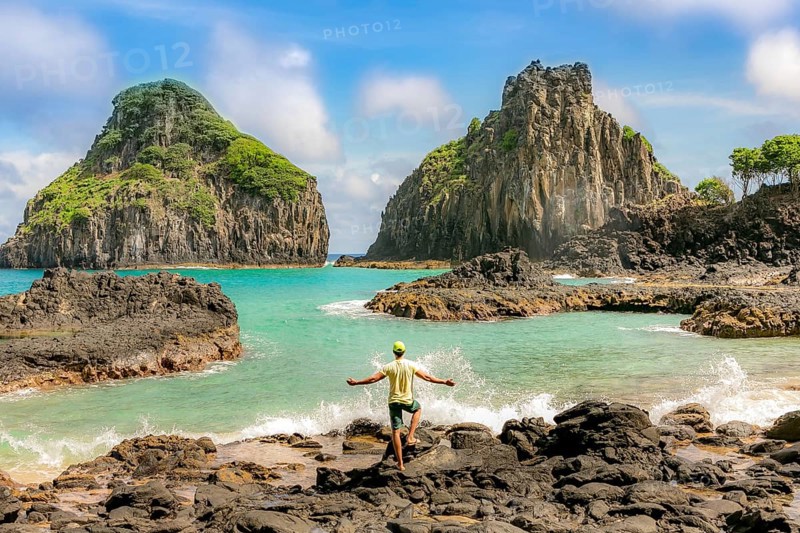 Fernando de Noronha, Brasil. Turquoise water around the Two Brothers rocks, UNESCO World Heritage Site, Brazil, South America. South America, South America