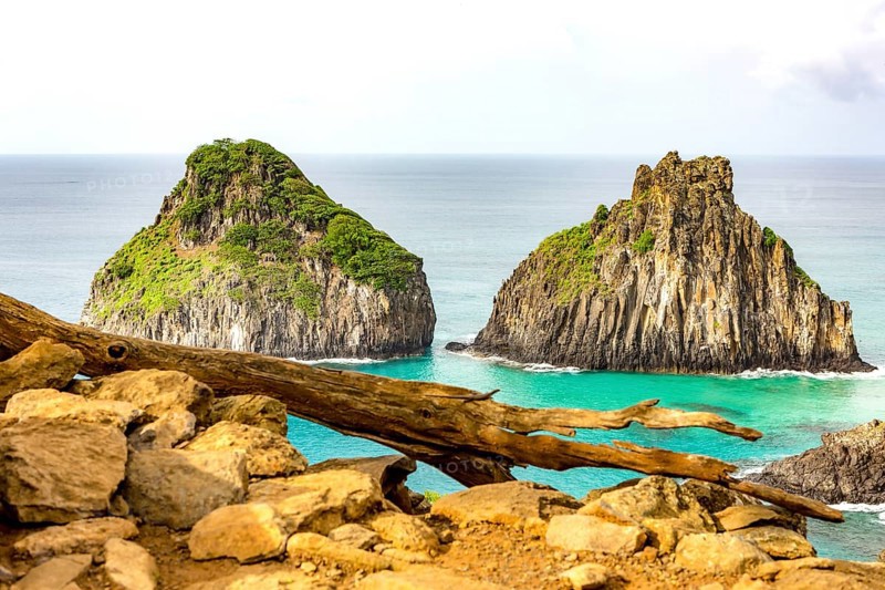 Fernando de Noronha, Brasil. Turquoise water around the Two Brothers rocks, UNESCO World Heritage Site, Brazil, South America