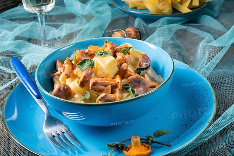 Pappardelle with cheese sauce and fresh chanterelles