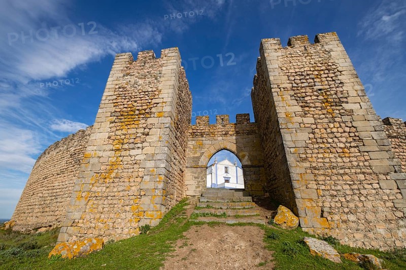 Puerta de Santarém, castillo medieval, Arraiolos, Distrito de Évora, Alentejo, Portugal, Europe