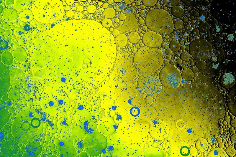 Oil bubbles inside water base form patterns