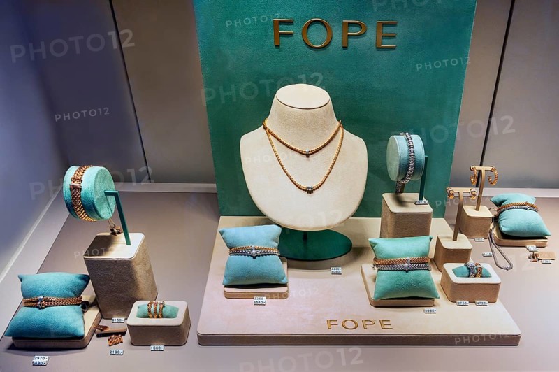 Shop window with expensive Fope jewellery, Kempten, Allgäu, Swabia, Bavaria, Germany, Europe