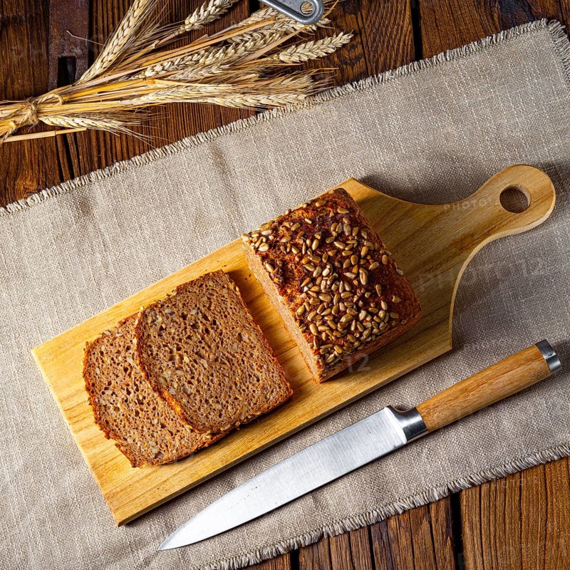 Moist wholemeal bread, crushed or ground wholemeal