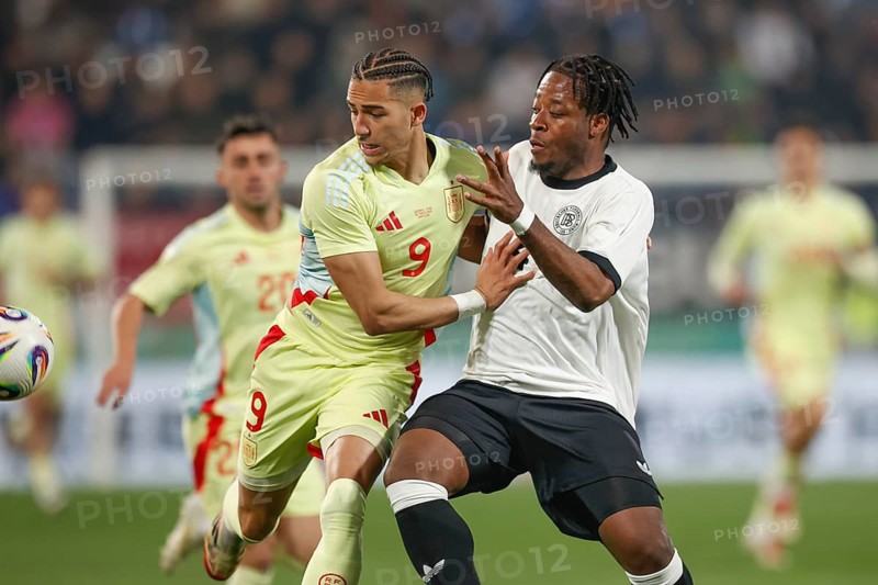 Football, U21, Friendly match, 2024/2025, Germany U21 vs. Spain U21, 25.03.2025, Merck-Stadion am Böllenfalltor, Darmstadt, Germany, Bright Akwo ARREY-MBI (Germany U21, 04) in duel with Mateo JOSEPH Spain U21, Europe