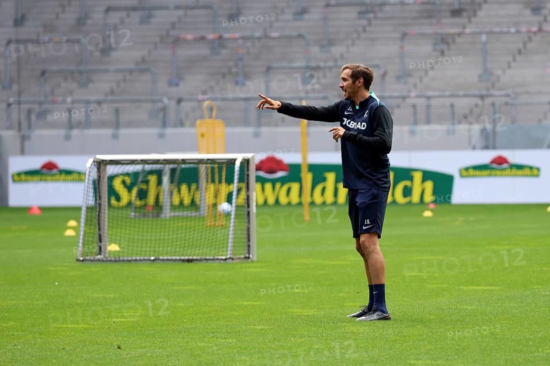 The new head coach Julian Schuster (SC Freiburg) at the first training session at the training kick-off Football Bundesliga club SC Freiburg 2024 DFL REGULATIONS PROHIBIT ANY USE OF PHOTOGRAPHS AS IMAGE SEQUENCES AND/OR QUASI-VIDEOn Photo: Joachim Hahne/johapress
