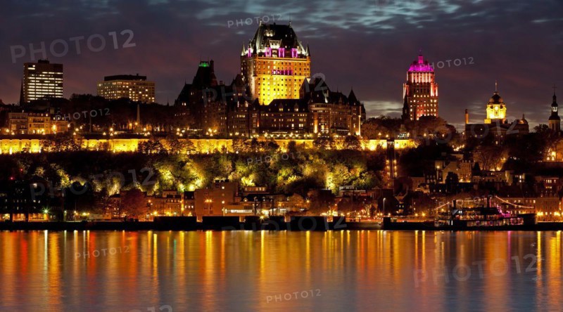 Night shot of Quebec