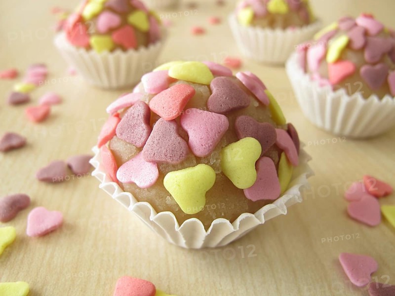 Marzipan pralines with sugar hearts