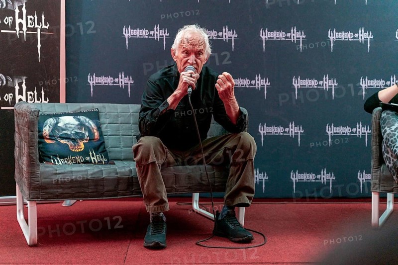DÜSSELDORF-NEUSS, GERMANY, November 2nd 2019: Lance Henriksen (*1940, American actor, Alien, Millenium) talks about his experiences in the movie industry at Weekend of Hell 2019