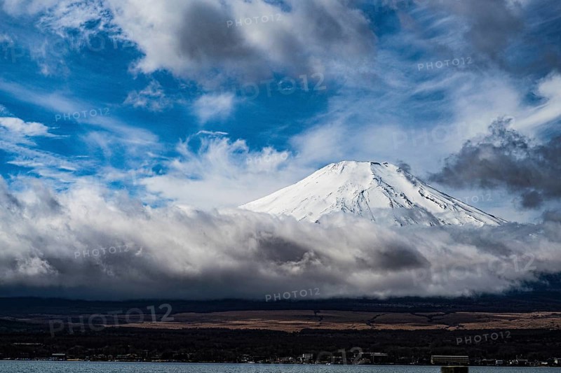 Mount Fuji and majestic sky (taken from Lake Yamanaka). Shooting Location: Yamanashi Prefecture Yamanaka Village