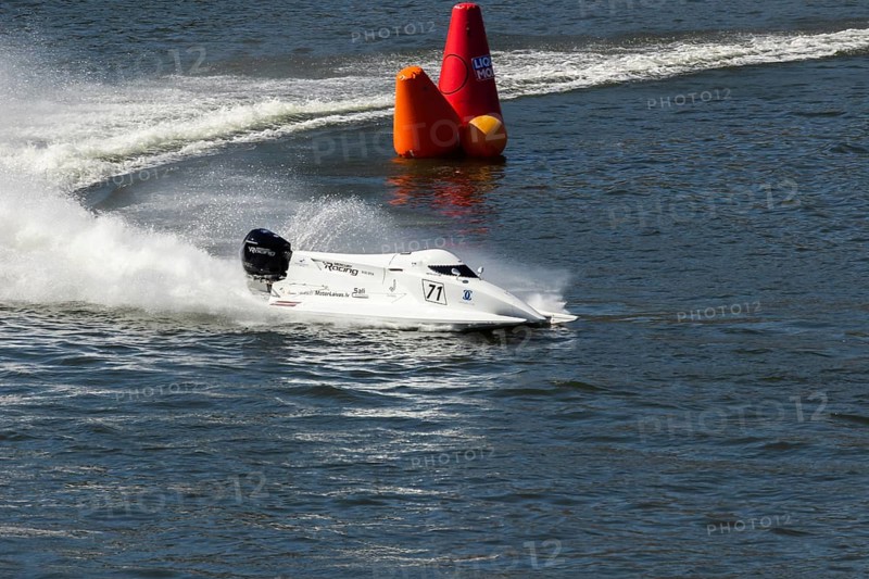 PESO DA REGUA, PORTUGAL - SEPTEMBER 15, 2024: White Powerboat Makes Sharp Turn with Splashes of Water during Race. Red Buoy. Formula 2 World Championship