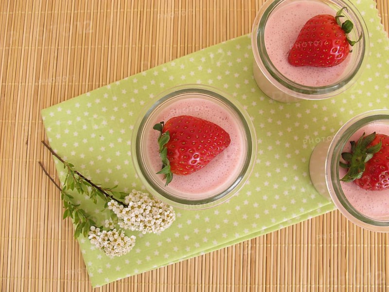 Strawberry dessert with gelatine and fresh strawberries