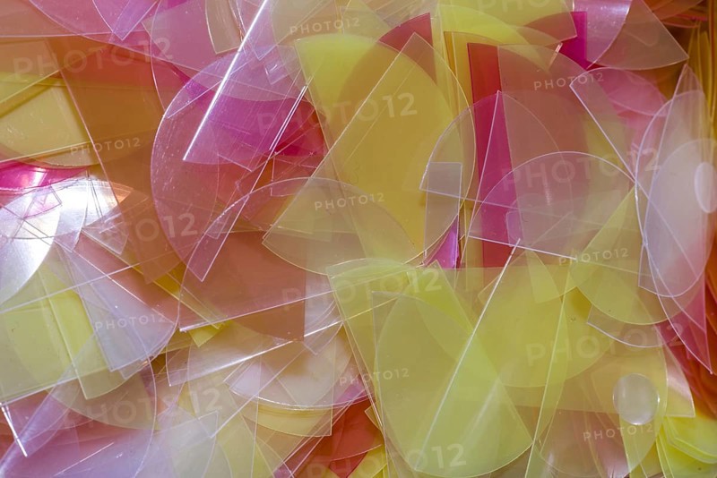 Plastic plates coloured round