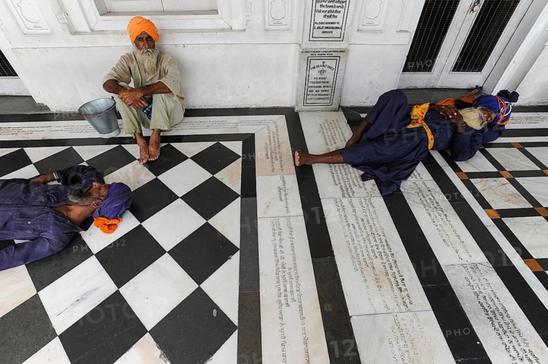 22.07.2011, Amritsar, Punjab, India, Sikh worshippers at the Golden Temple, the highest sanctuary of the Sikhs, Asia