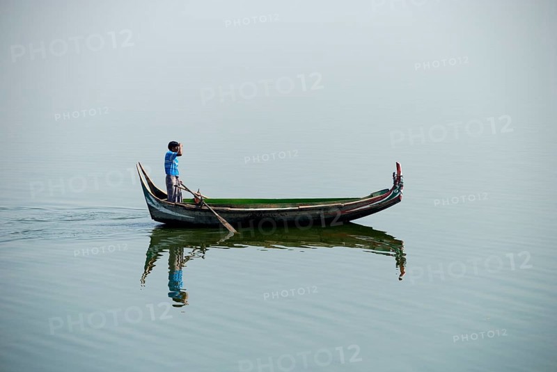 Rowboat on Lake Taungthaman, Amarapura, Myanmar, Asia