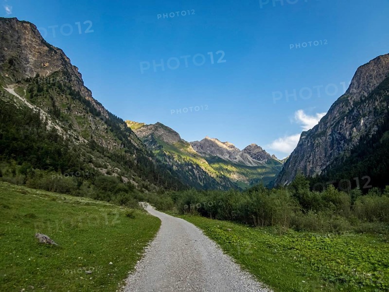Fantastic panoramic hike from the Nebelhorn along the Laufbacher Eck via Schneck, Hofats and Oytal