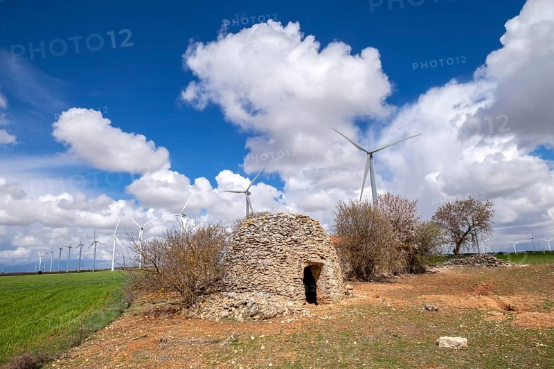 Ecological giant mills, Cuesta Colorada wind farm, Tébar, Atalaya Cañavete, Spain, Europe