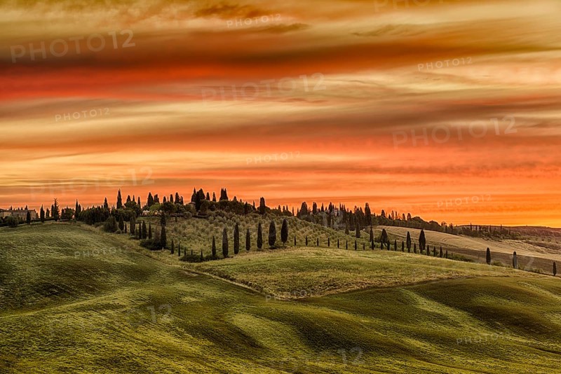 A beautiful sunrise over the hills of Tuscany