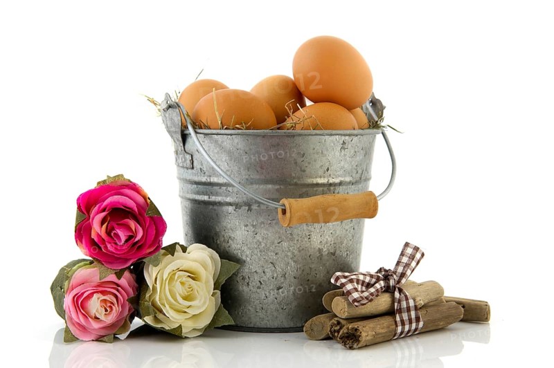 Sink bucket with brown easter eggs