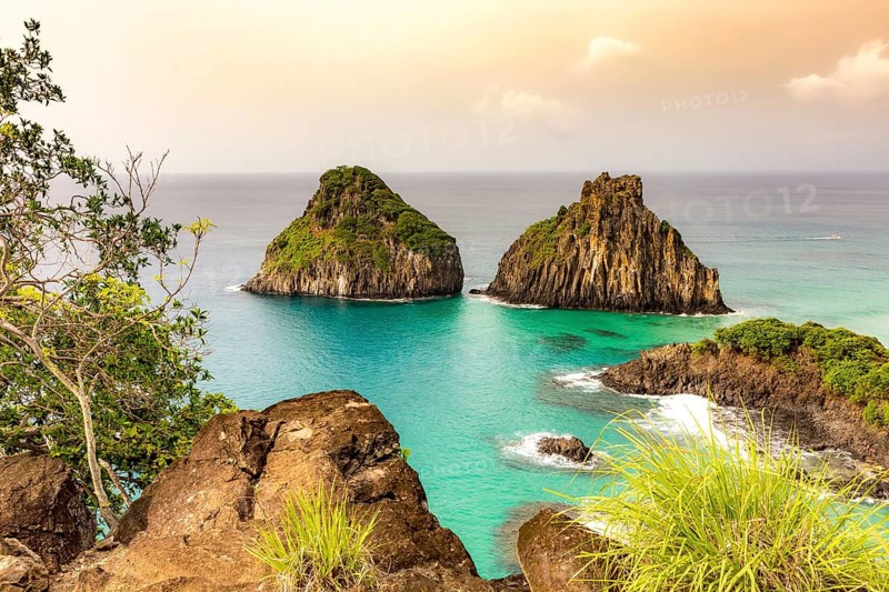 Fernando de Noronha, Brasil. Turquoise water around the Two Brothers rocks, UNESCO World Heritage Site, Brazil, South America