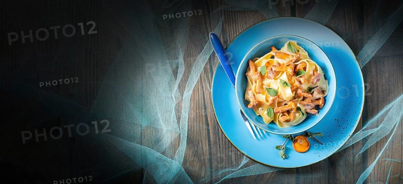Pappardelle with cheese sauce and fresh chanterelles