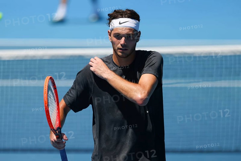 MELBOURNE, AUSTRALIA, JANUARY 12: Taylor Fritz of USA feels the heat whilst practicing with Daniil Medvedev of Russia ahead of the 2024 Australian Open at Melbourne Park on January 12, 2024 in Melbourne, Australia, Oceania