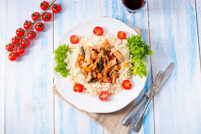 Turkey fricassee on rice with asparagus and peppers