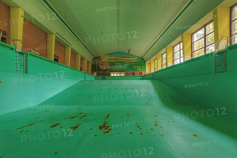 Abandoned, empty swimming pool with rust stains and wall painting, Bad am Südpark, Essen-Kray, North Rhine-Westphalia, Germany, Europe
