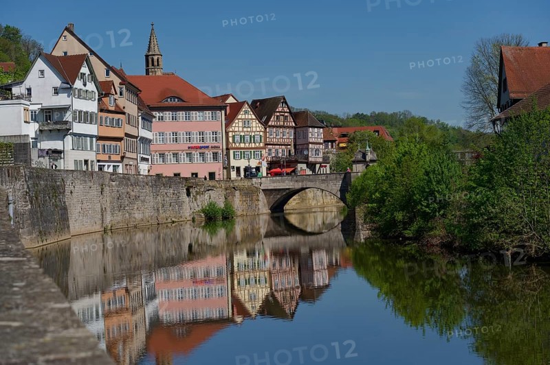 View of the Henkersbrücke, Mauerstraße, Johanniterkirche, art museum, half-timbered houses, old town, Kocher valley, Kocher, Schwäbisch Hall, Hohenlohe, Germany, Europe