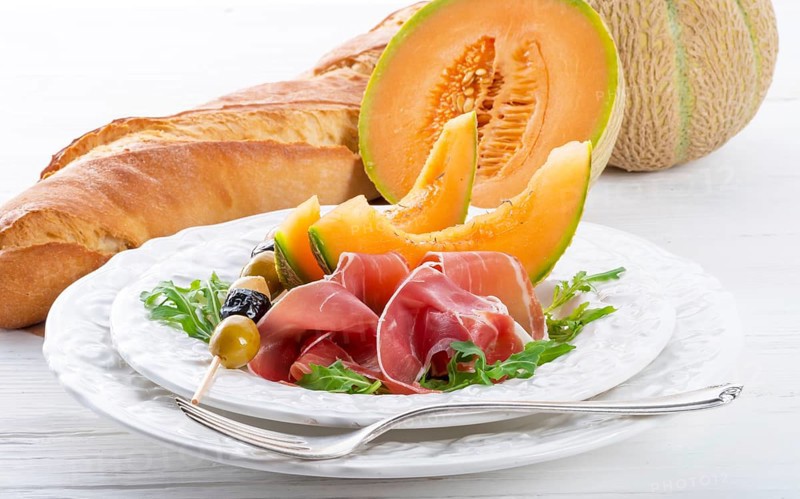 Ham with melon and olives