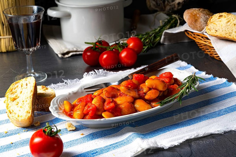 Gigantes Plaki Baked beans in tomato sauce