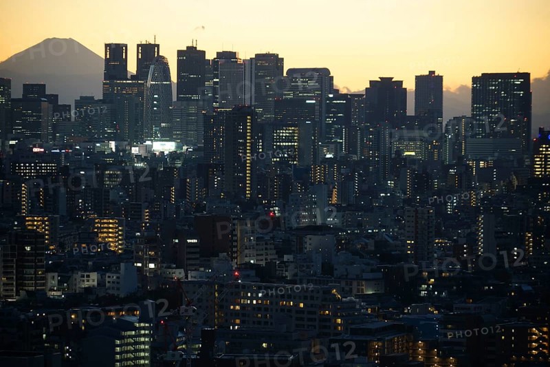 Sunset from the Bunkyo Civic Center (Shinjuku). Shooting Location: Tokyo metropolitan area