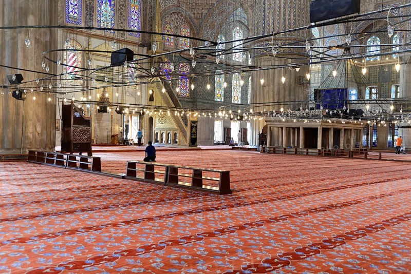 Fatih Mosque, Fatih Camii, Conqueror Mosque, Fatih district, Istanbul, European part, Turkey, Bright prayer room of a mosque covered with lights and patterned carpets, Istanbul, Istanbul province, Turkey, Asia