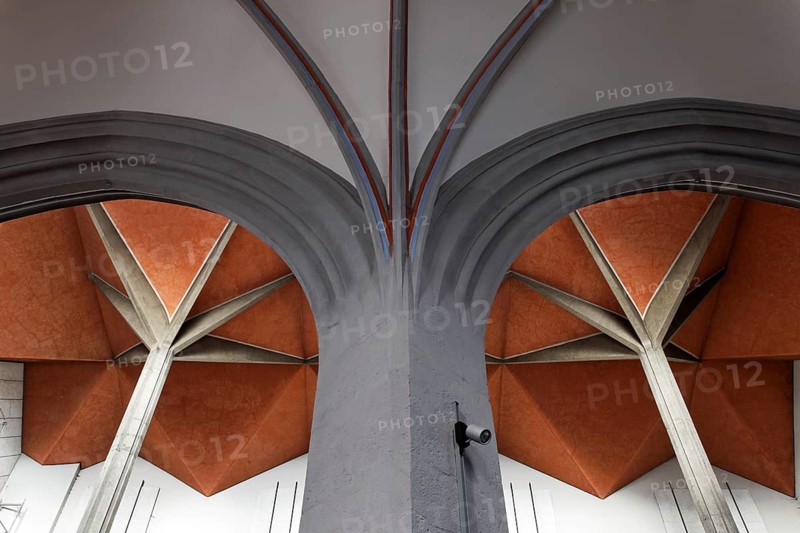 View from the Gothic side aisle into the vaults of the new building, St., Sankt, Saint