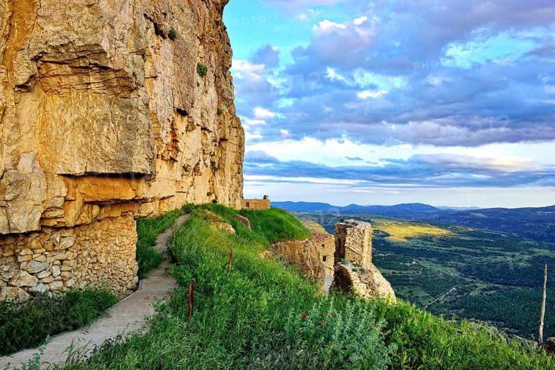 Landscape at sunset with large overhanging rocks and mountain views. Ares in Spain