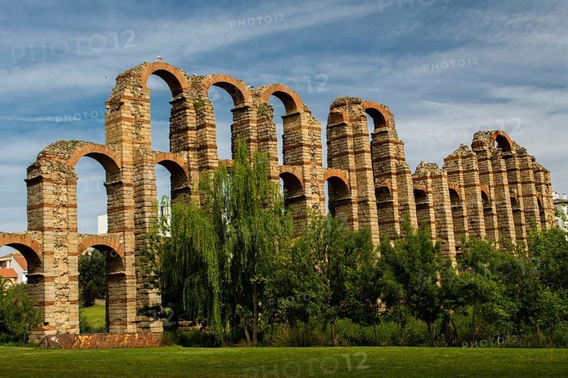 The Acueducto de los Milagros English: Miraculous Aqueduct is the ruins of a Roman aqueduct bridge, part of the aqueduct built