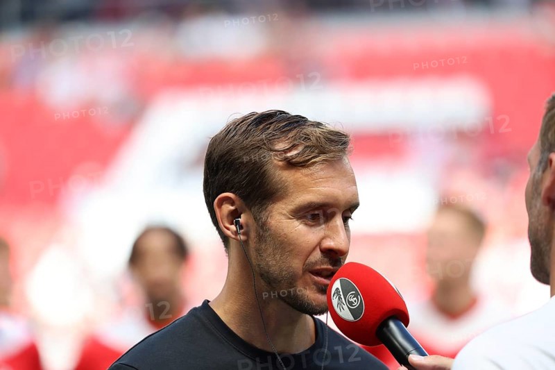 Coach Julian Schuster (SC Freiburg) at the football test match: SC Freiburg, AC Florence REGULATIONS PROHIBIT ANY USE OF PHOTOGRAPHS AS IMAGE SEQUENCES AND/OR QUASI-VIDEONan Photo: Joachim Hahne/johapress