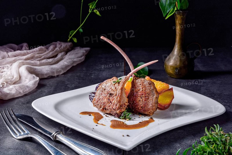 Grilled lamb chops with potatoes
