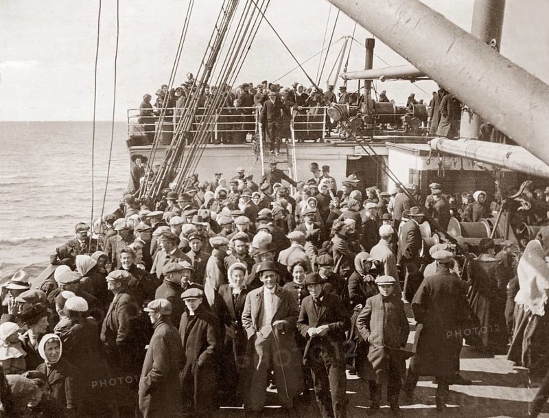 Onboard in 1914. People onboard the canadian steamer RMS Empress of Ireland at the Liverpool harbor headed for Canada. On the Saint Lawrence in Canada river the ship collided with the norwegian coalship SS Storstad and sunk in the early hours of 29 may 1914. 1012 people lost their lifes and the number makes the shipdisaster the greatest ever in Canadas history. Only 465 survivors. 1914