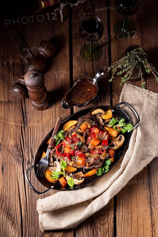 Tender beef with various vegetables