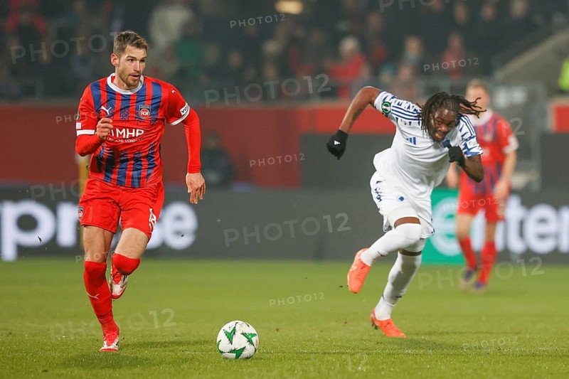 Germany: Football Conference League, Play-Offs - 1. FC Heidenheim-FC Copenhagen -Voith-Arena, Heidenheim: duel between Marvin PIERINGER 1. FC Heidenheim left and Munashe GARANANGA FC Copenhagen
