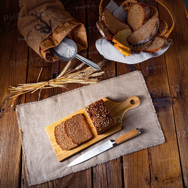 Moist wholemeal bread, crushed or ground wholemeal