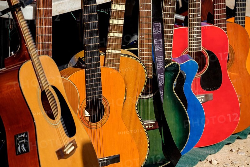 Guitarras, Mercado de antigüedades y de segunda mano de Son Bugadelles, Calvià, Mallorca, balearic islands, Spain, Europe