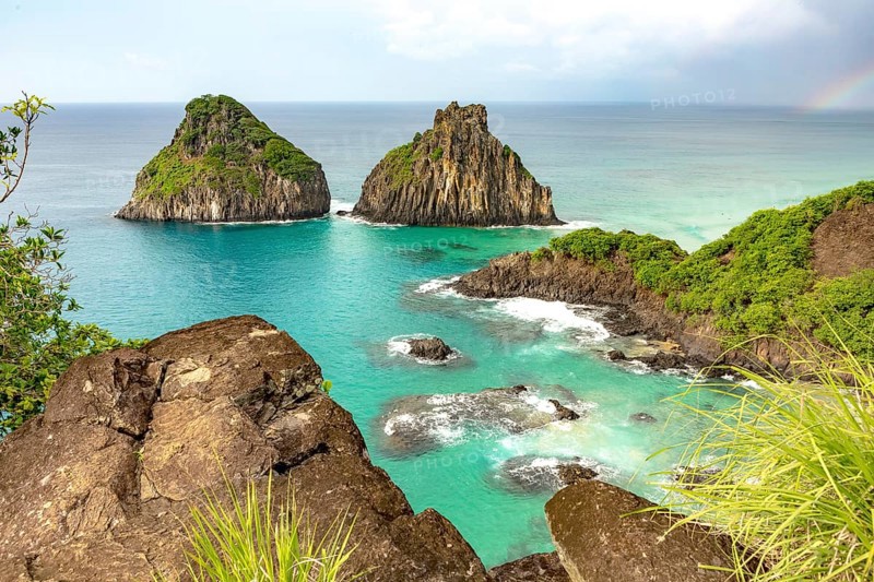 Fernando de Noronha, Brasil. Turquoise water around the Two Brothers rocks, UNESCO World Heritage Site, Brazil, South America